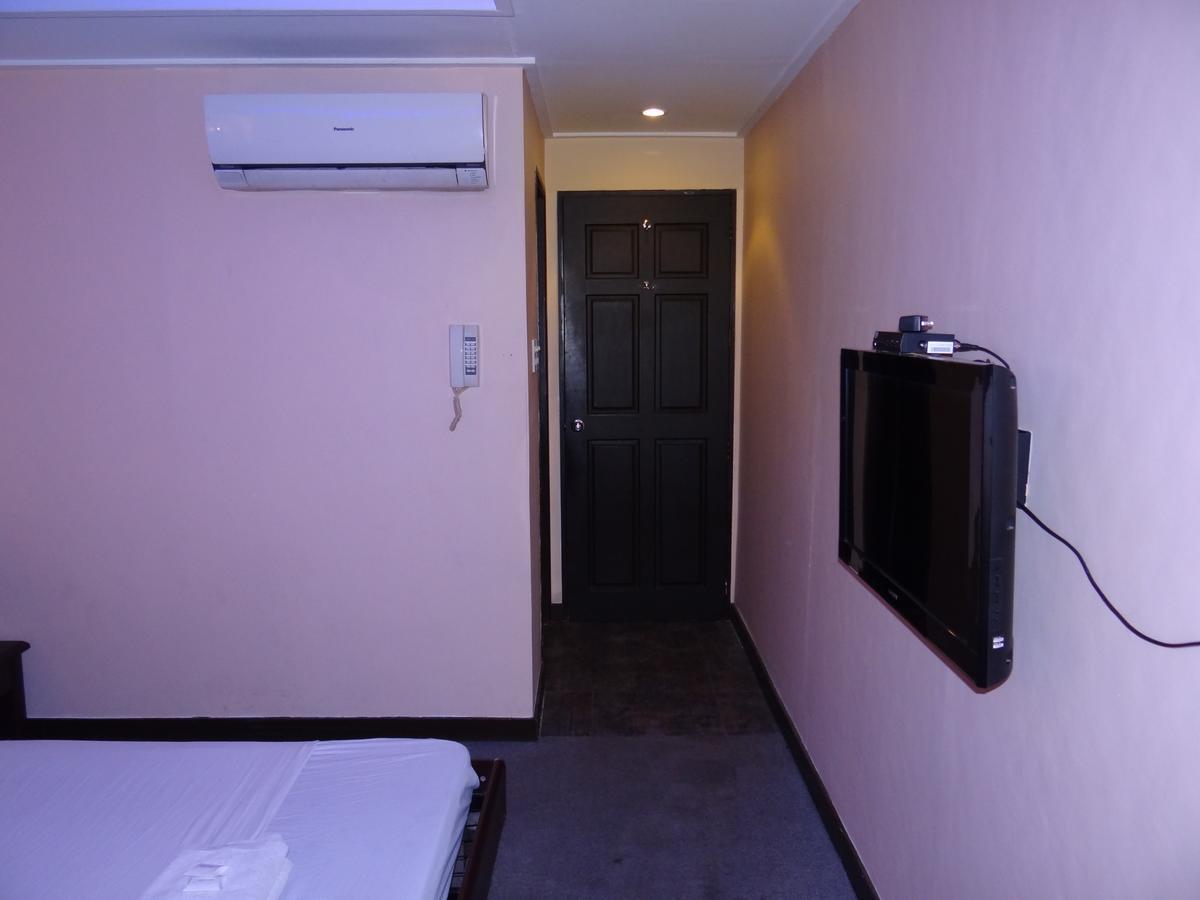 Elegance Guesthouse Pasay Bagian luar foto